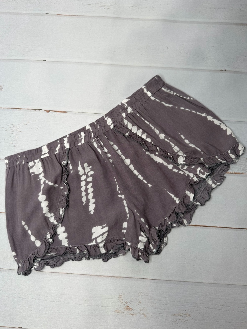 Body Glove Gray Tie Dye Ruffle Lounge Shorts Size Medium